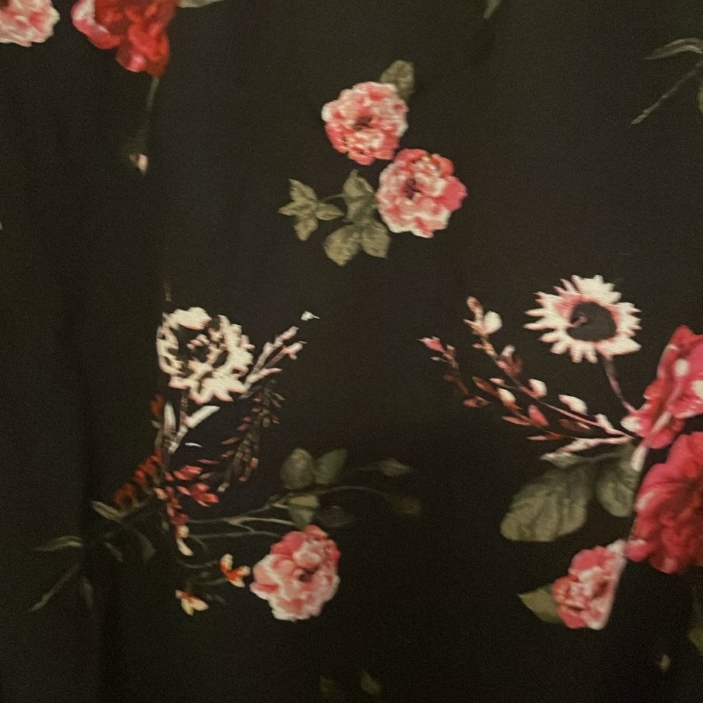 Madison & Berkeley Black Ruffled Fitted Blouse - Picture 5 of 5
